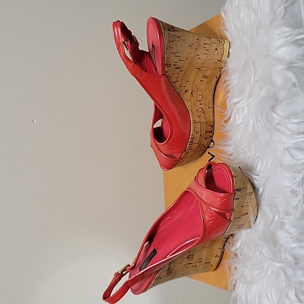 Louis Vuitton Vernis Wedge heels